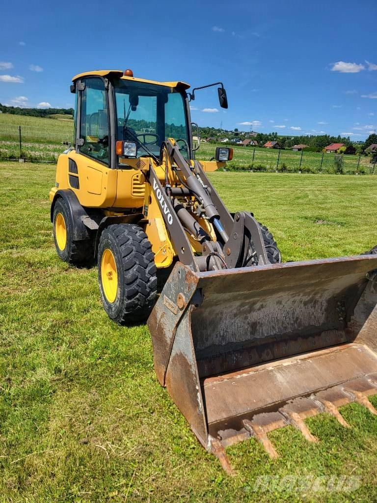 Volvo L 25 F Naudoti ratiniai krautuvai