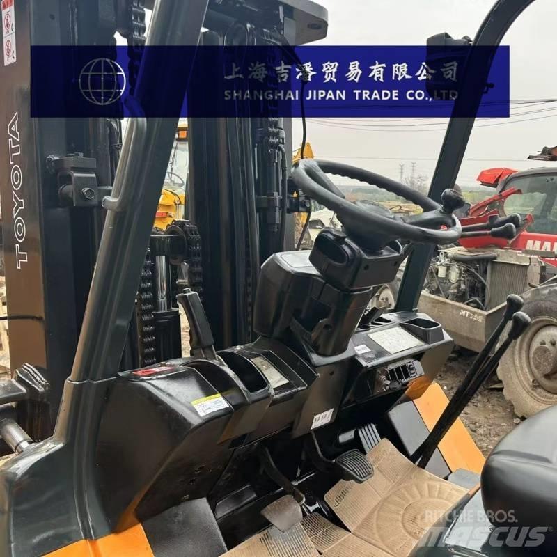 Toyota 5 ton Dyzeliniai krautuvai