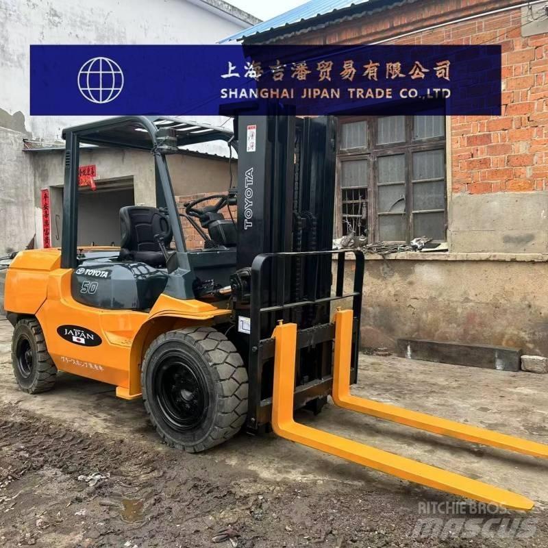 Toyota 5 ton Dyzeliniai krautuvai