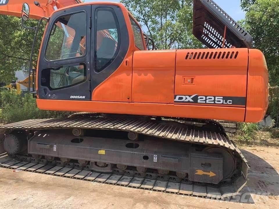 Doosan dx225 Vikšriniai ekskavatoriai