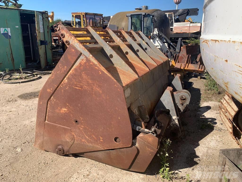 Liebherr L 538 Naudoti ratiniai krautuvai