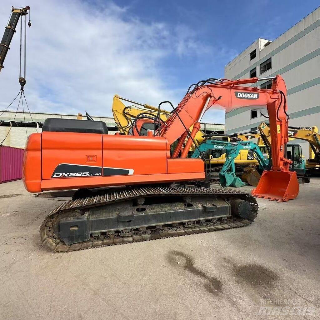 Doosan DX 225 LC-9C Vikšriniai ekskavatoriai