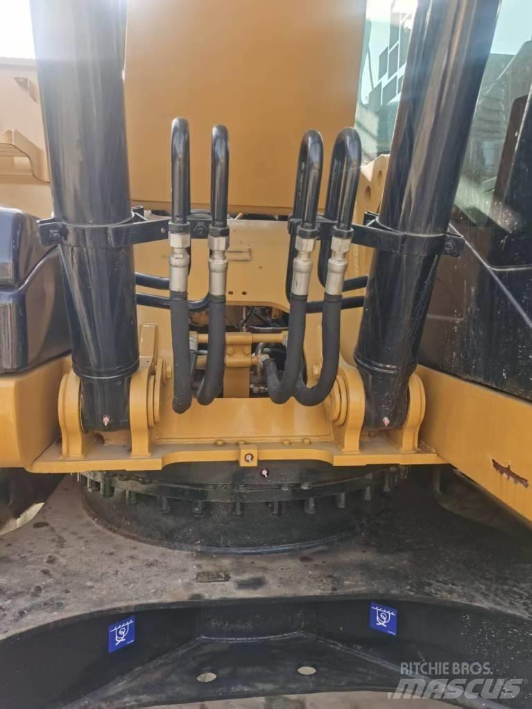 CAT 320d2 Vikšriniai ekskavatoriai