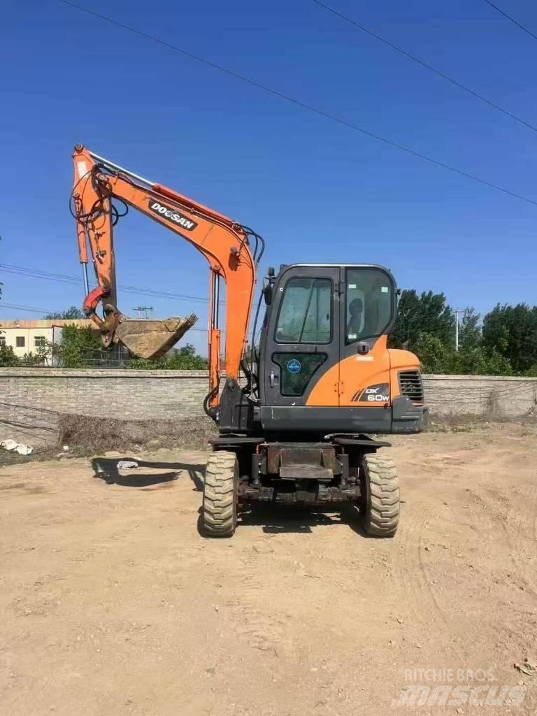 Doosan DX60W Ratiniai ekskavatoriai
