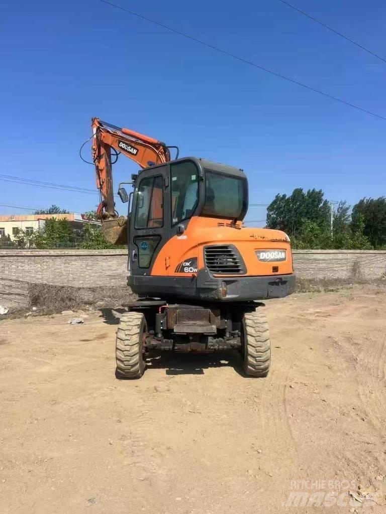 Doosan DX60W Ratiniai ekskavatoriai