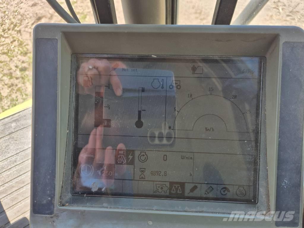 CLAAS Lexion 480 Derliaus nuėmimo kombainai