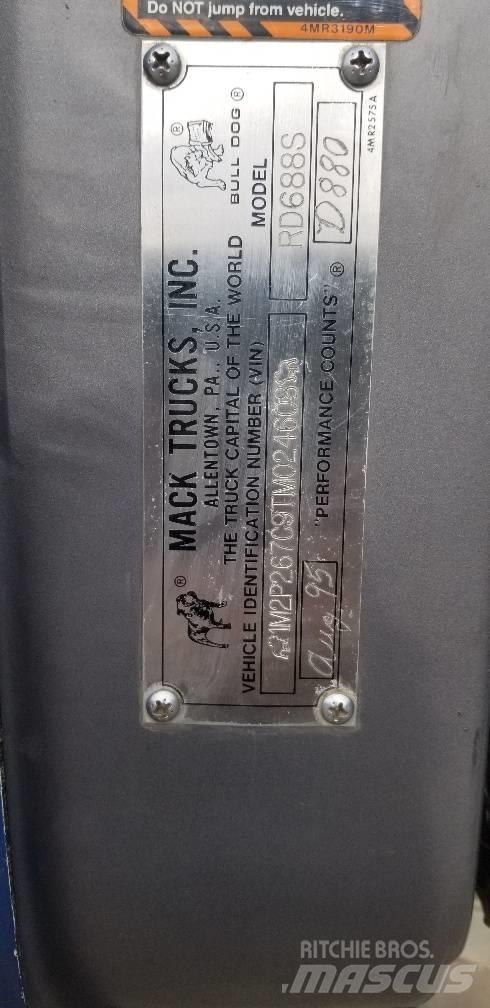 Mack RD 688 S Savivarčių priekabų vilkikai