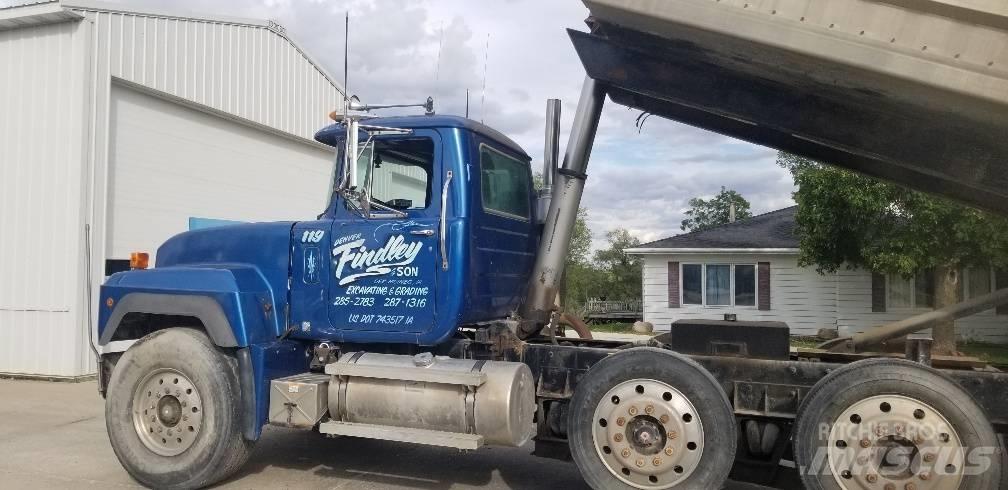 Mack RD 688 S Savivarčių priekabų vilkikai