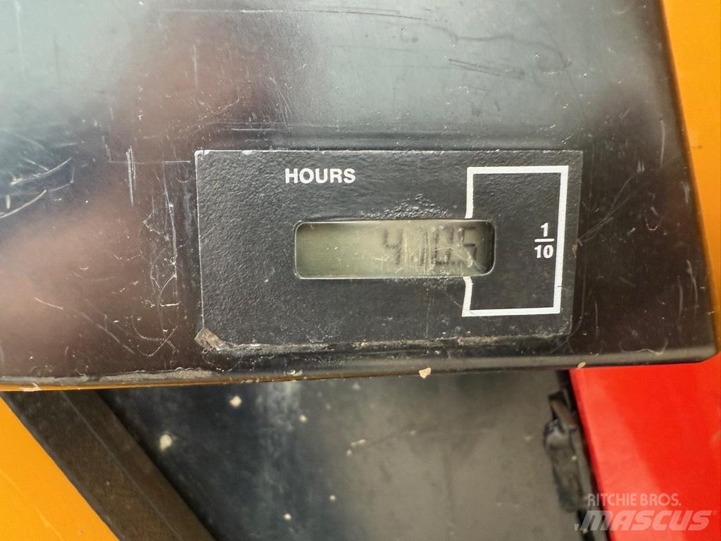 JCB HT D5 Vikšrinė savivartė technika