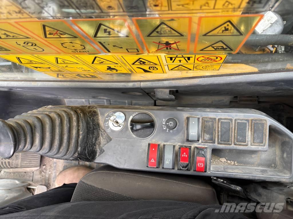 Komatsu PW148-11 Ratiniai ekskavatoriai