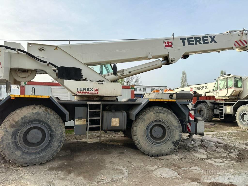 Terex A 600 Neapdoroto reljefo kranai
