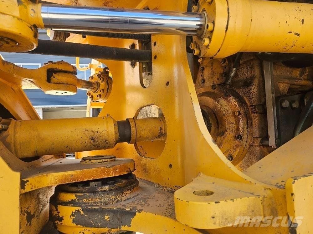Volvo L 180 E Naudoti ratiniai krautuvai