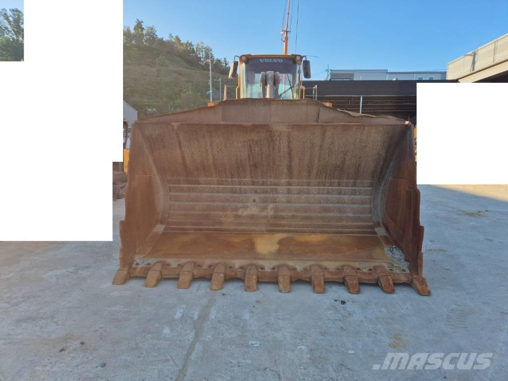 Volvo L 180 E Naudoti ratiniai krautuvai