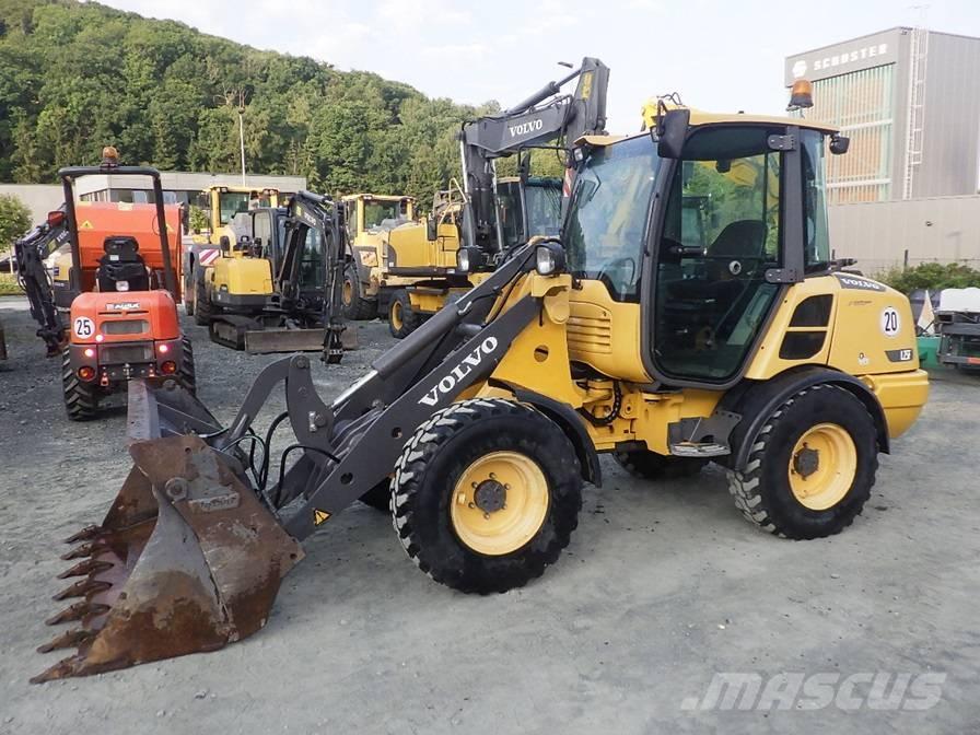 Volvo L 25 F Naudoti ratiniai krautuvai
