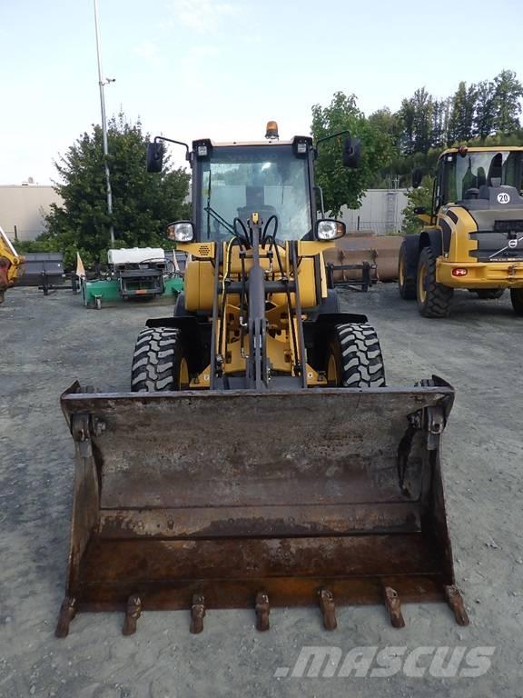 Volvo L 25 F Naudoti ratiniai krautuvai