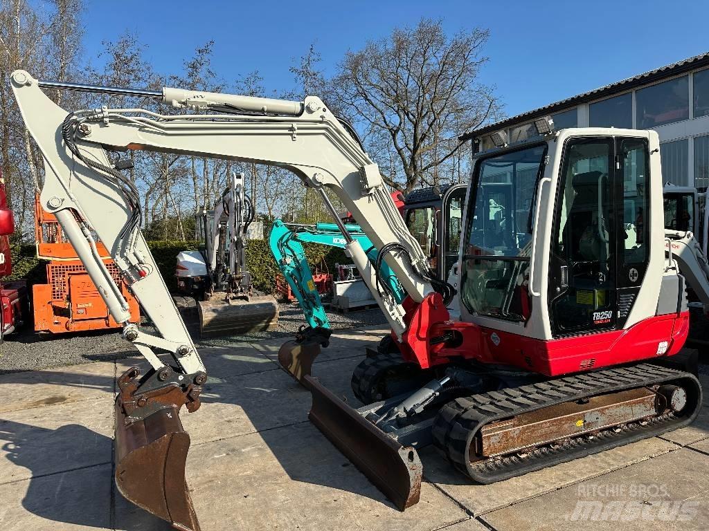 Takeuchi TB250 Mini ekskavatoriai < 7 t