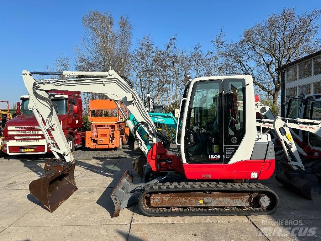Takeuchi TB250 Mini ekskavatoriai < 7 t