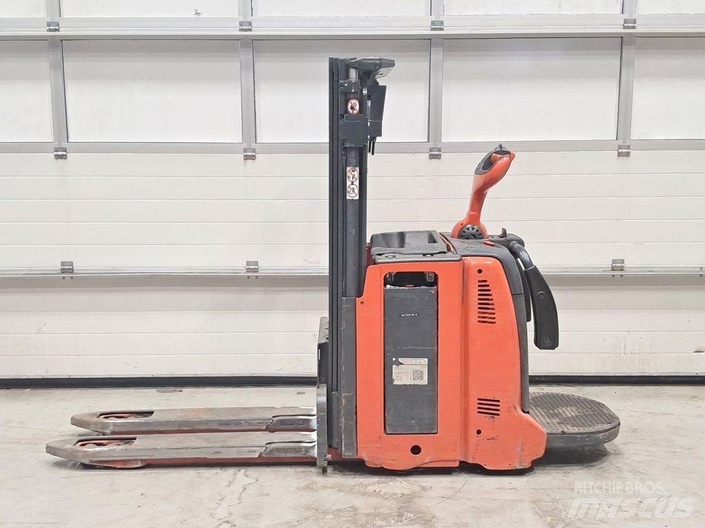 Linde D12 AP Rankiniai vėžimėliai