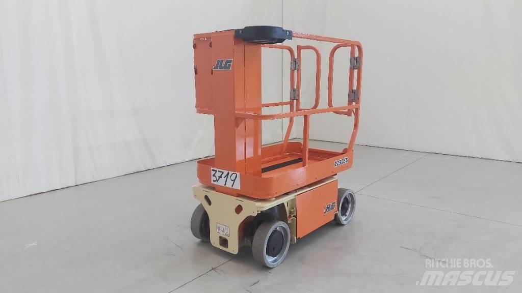 JLG 1230 ES Žirkliniai keltuvai