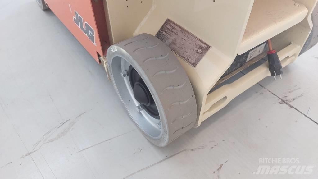 JLG 1230 ES Žirkliniai keltuvai