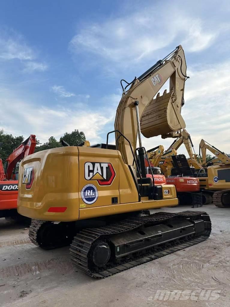 CAT 323 Vikšriniai ekskavatoriai