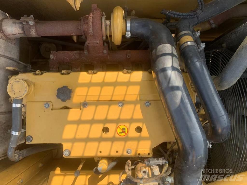CAT 323 D L Vikšriniai ekskavatoriai