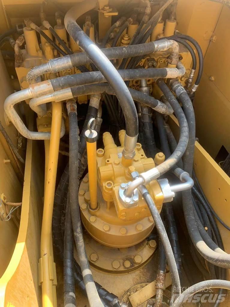 CAT 323 D L Vikšriniai ekskavatoriai