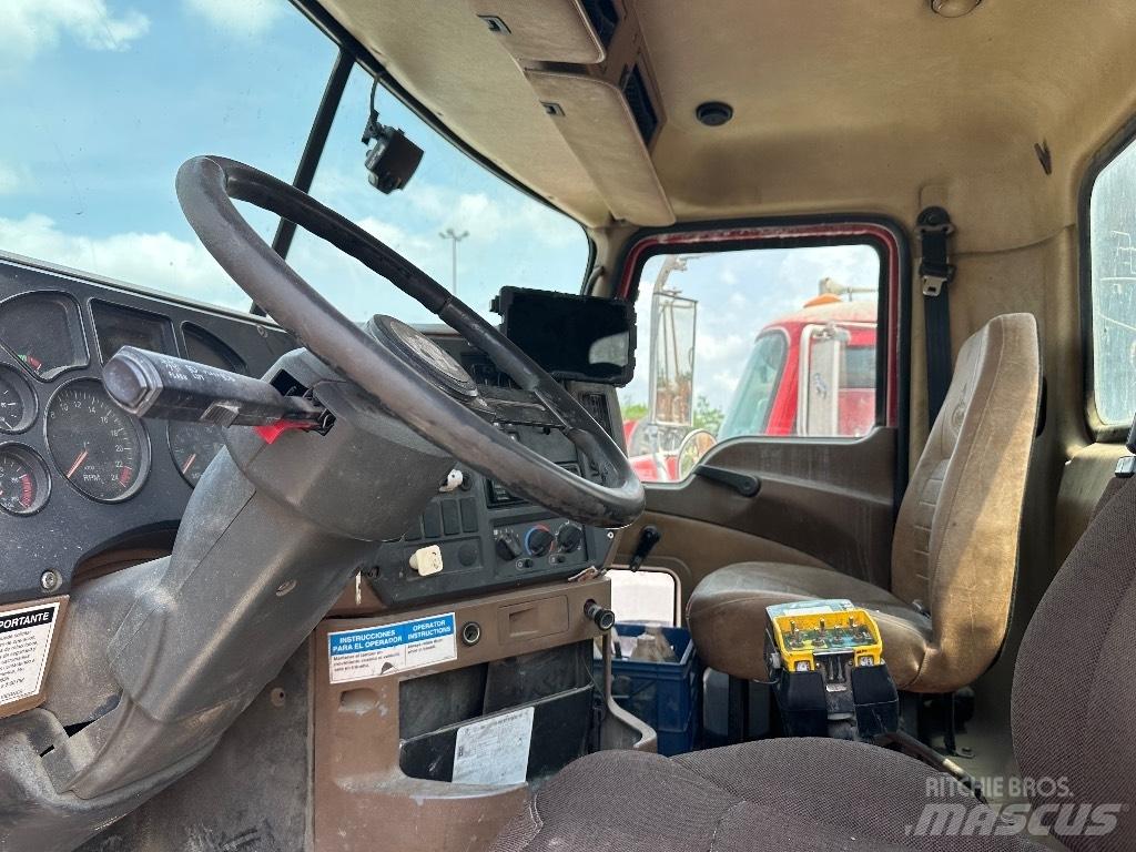 Mack Granite GU 813 Kita