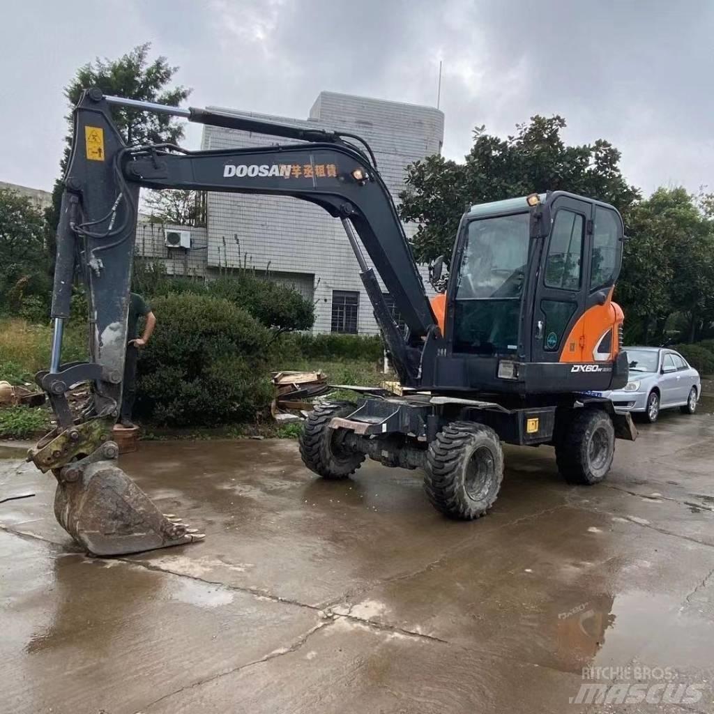Doosan DX60W Ratiniai ekskavatoriai