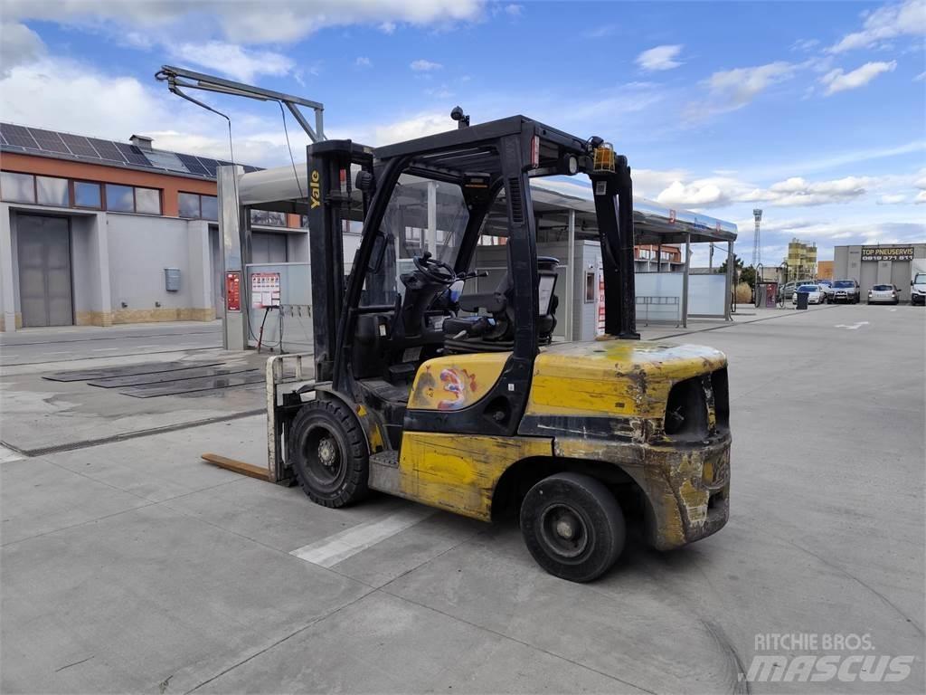 Yale GDP35VX Dyzeliniai krautuvai