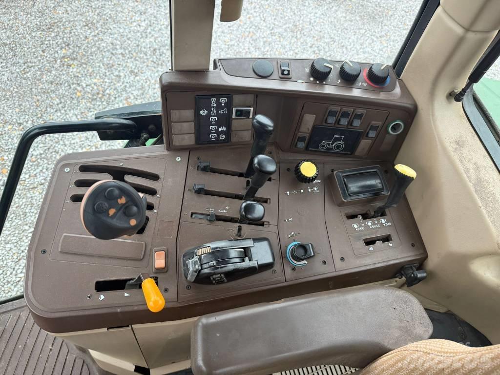 John Deere 6910 Traktoriai