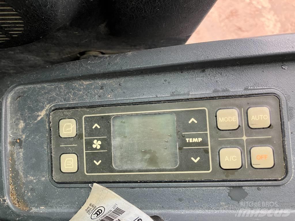Hyundai 55W-9A Ratiniai ekskavatoriai