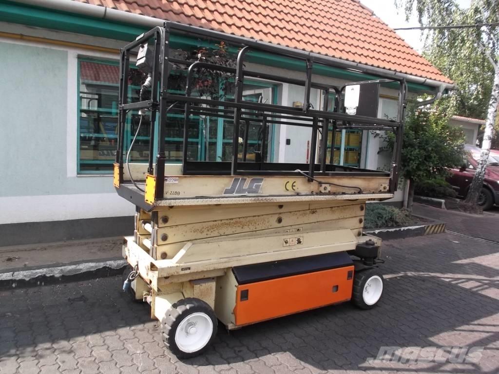 JLG 2646E      V-2288 Vertikalūs stiebiniai keltuvai