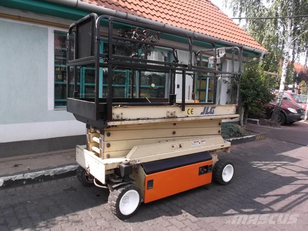 JLG 2646E      V-2288 Vertikalūs stiebiniai keltuvai