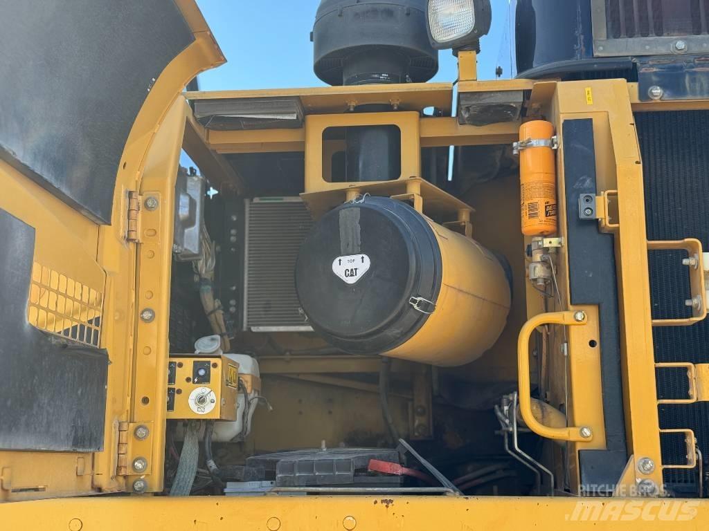 CAT 330 D L Vikšriniai ekskavatoriai