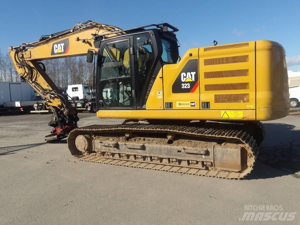 CAT 323 Vikšriniai ekskavatoriai