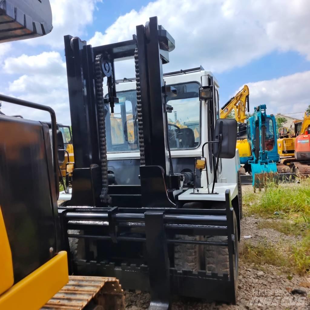 TCM FD100 Dyzeliniai krautuvai