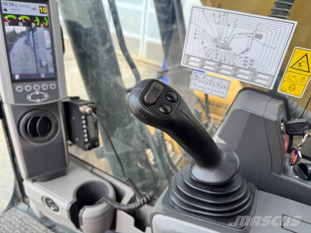 CAT 318 Vikšriniai ekskavatoriai