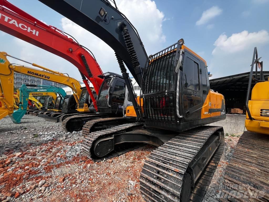Hyundai HX 220 Vikšriniai ekskavatoriai