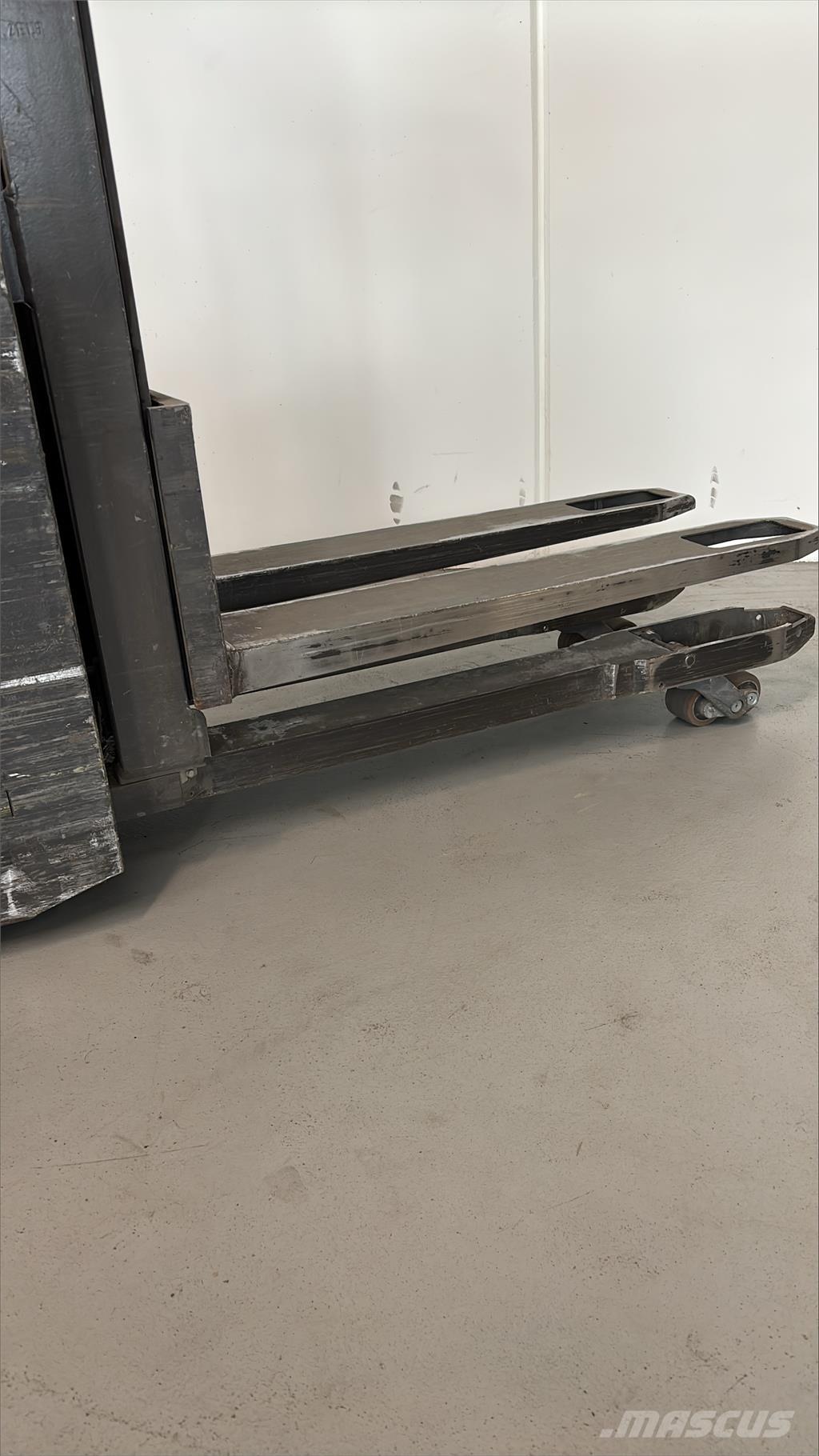 Atlet PDP200 Keltuvai su platforma operatoriui