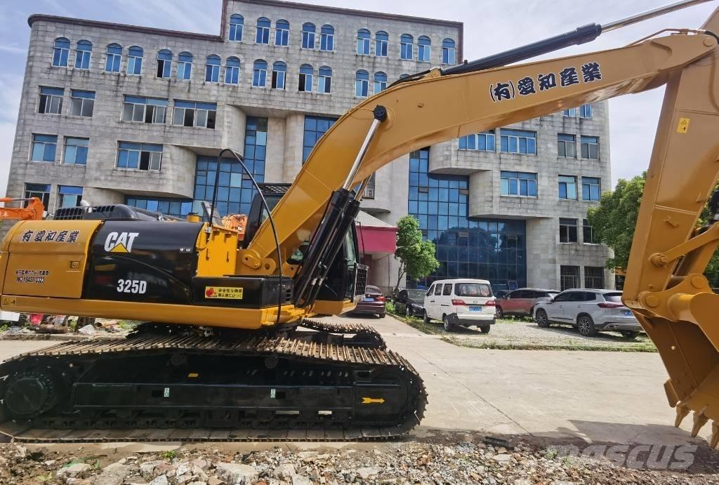 CAT 325 D Vikšriniai ekskavatoriai