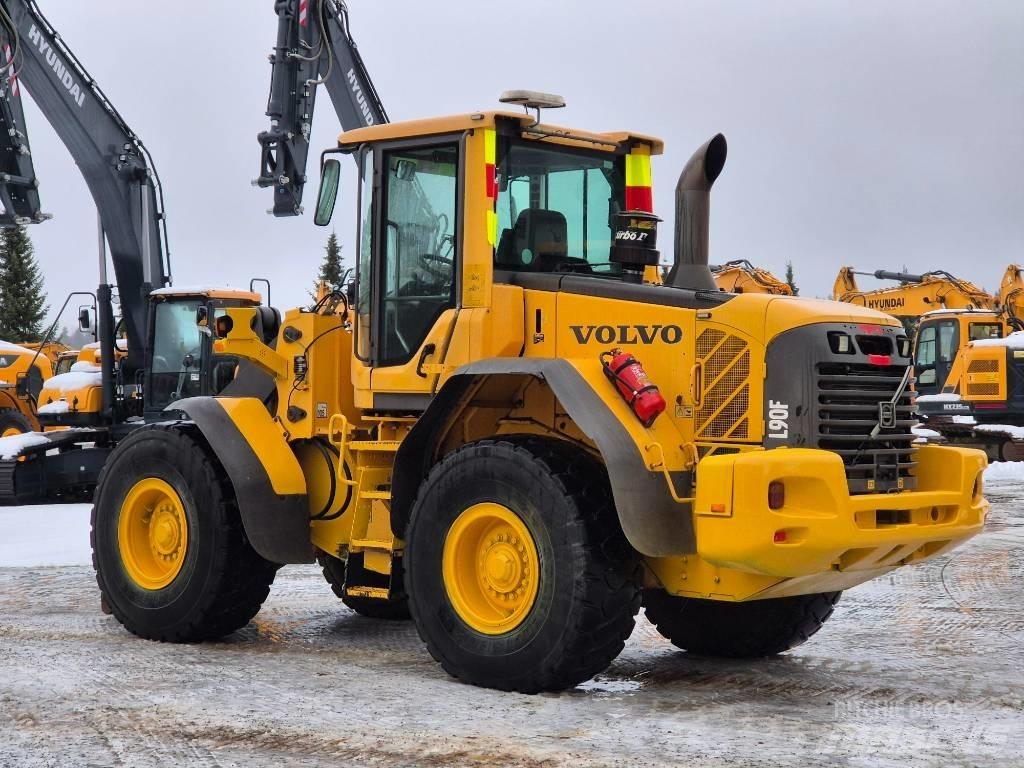 Volvo L 90 F Naudoti ratiniai krautuvai