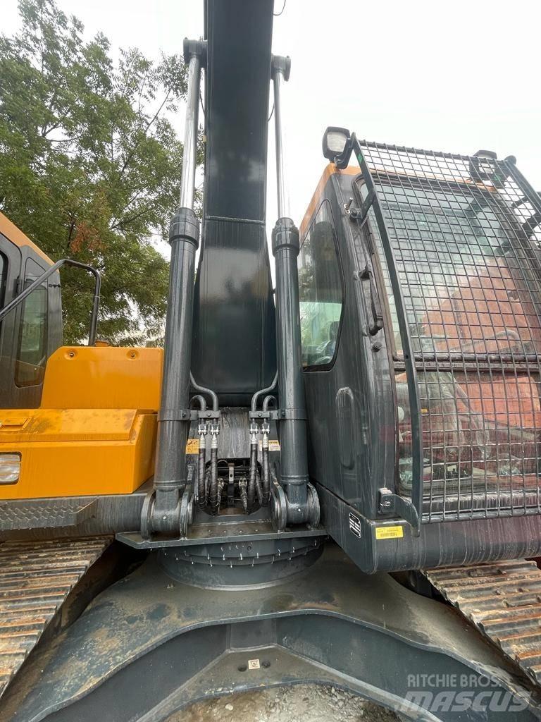 Hyundai R210 Vikšriniai ekskavatoriai