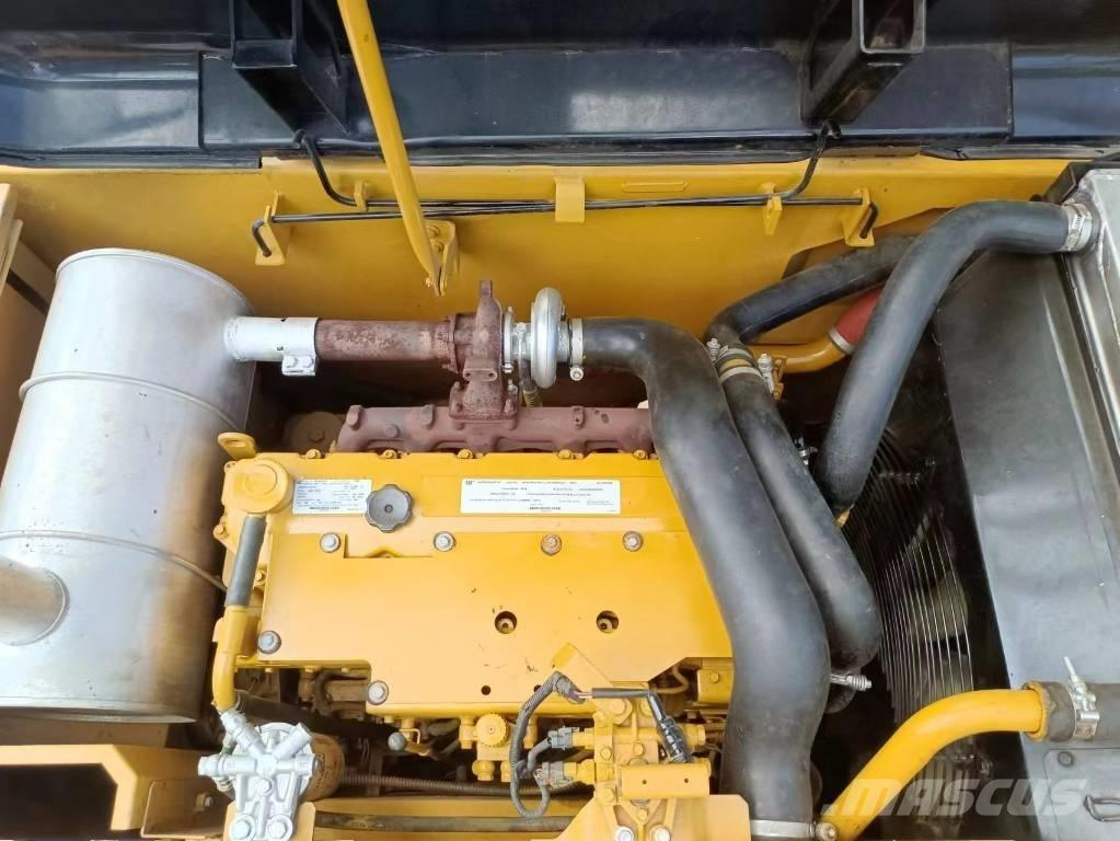 CAT 320 D Vidutinės galios ekskavatoriai 7-12 t