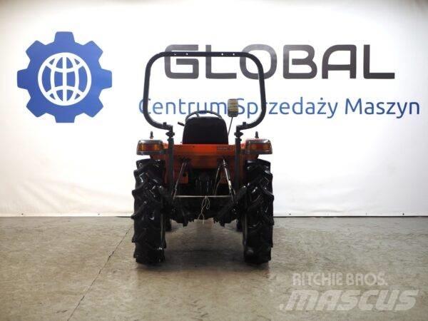 Hinomoto NX220 Naudoti kompaktiški traktoriai