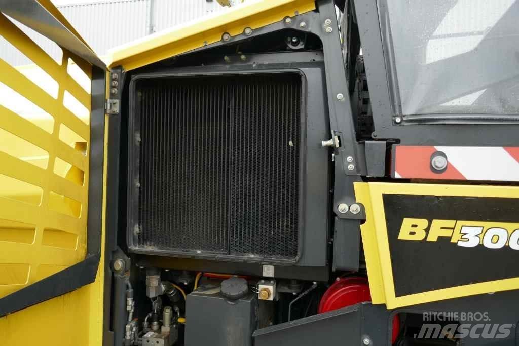 Bomag BF 300 C-2 Maža asfalto klojimo technika