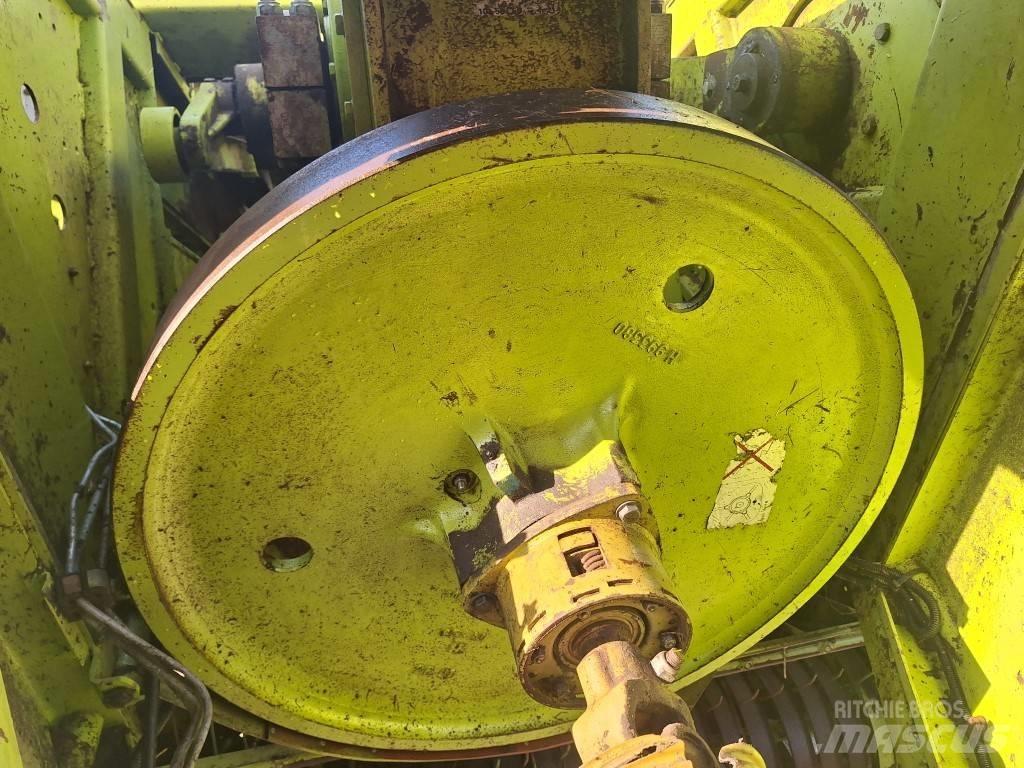 CLAAS Quadrant 1200 Stačiakampių ryšulių presai