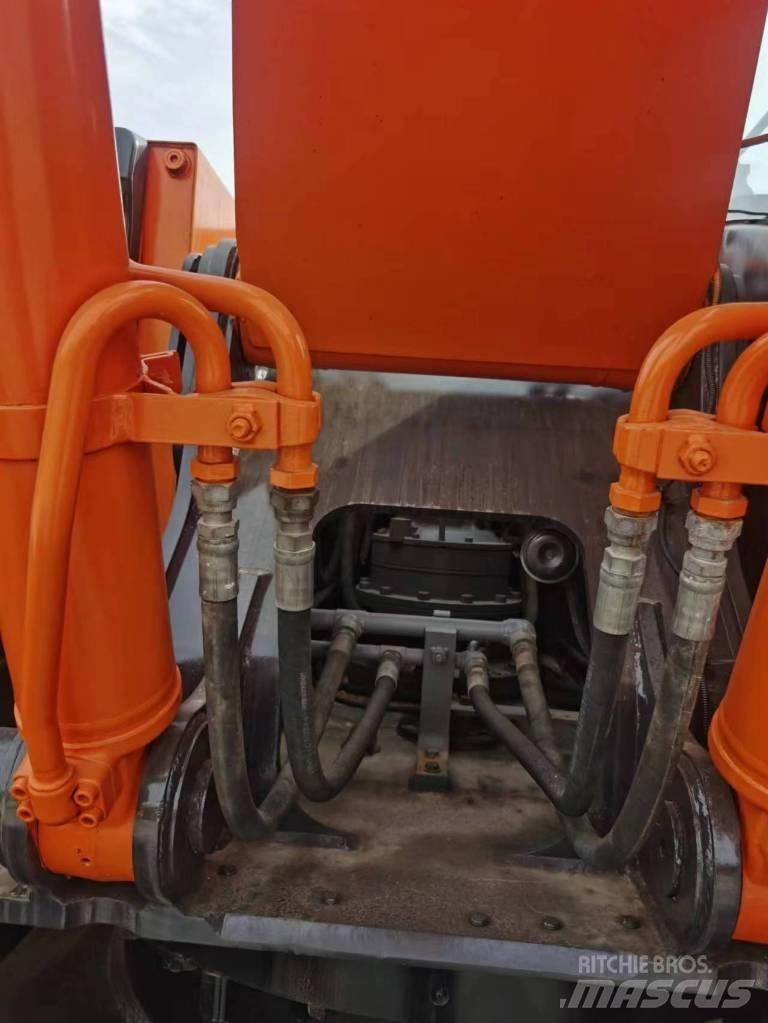 Hitachi ZX 240 Vikšriniai ekskavatoriai