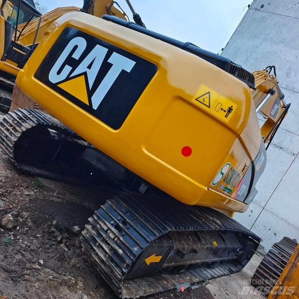 CAT 323 D Vikšriniai ekskavatoriai