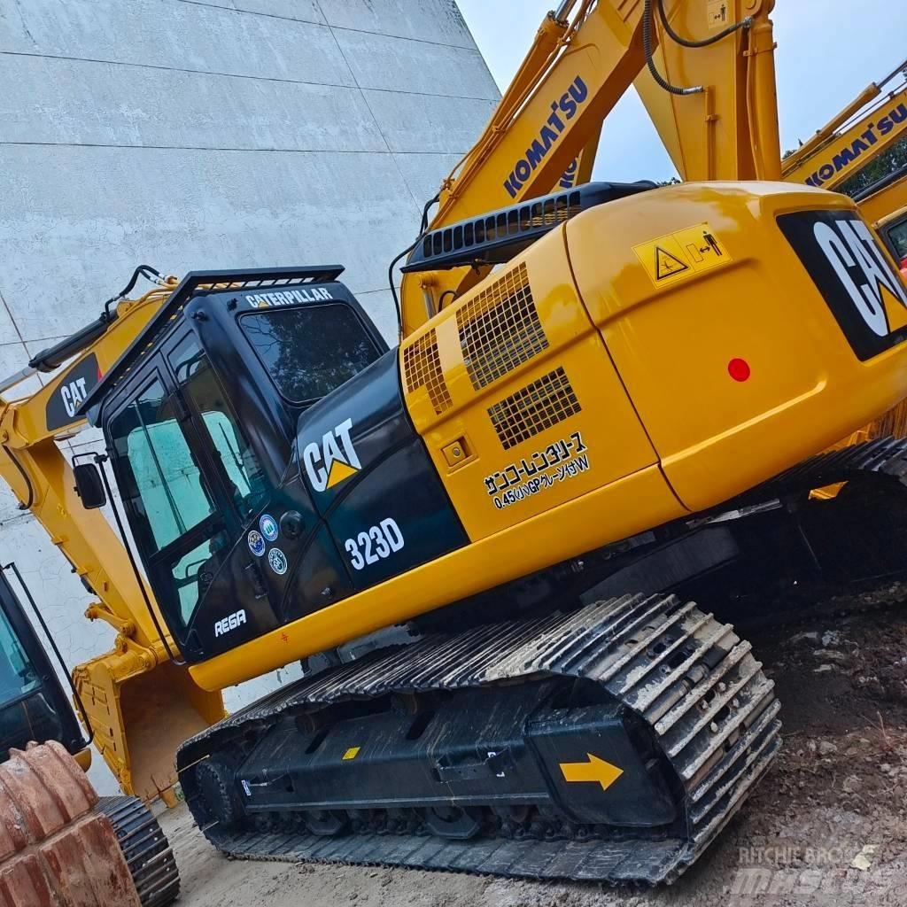 CAT 323 D Vikšriniai ekskavatoriai